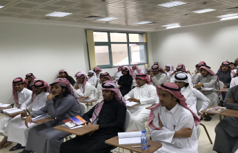قسم اللغة العربية يعقد لقاء إرشاديا لطلاب المستوى الأول